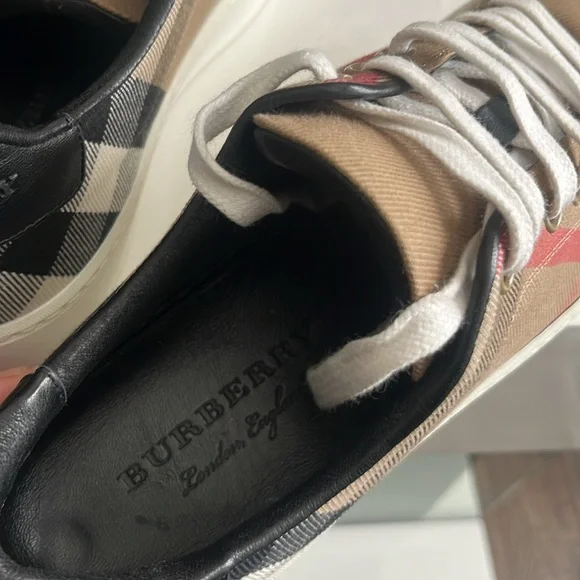 Burberry Lowtop Sneakers - Picture 5 of 8